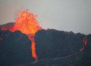 Makna Tersembunyi di Balik Mimpi Gunung Meletus: Pertanda Baik atau Buruk?