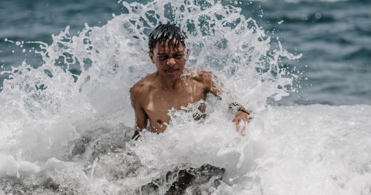 Arti Mimpi Mandi di Laut: Simbolisme dan Makna yang Perlu Kamu Tahu